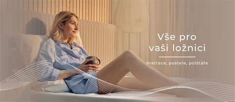 sklady bezového sirupu na tmavém místě